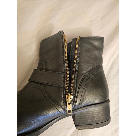 Steve Madden Tarra Black Leather Ankle Boots Women’s 9 Moto Buckle With Side Zip - Picture 11 of 11